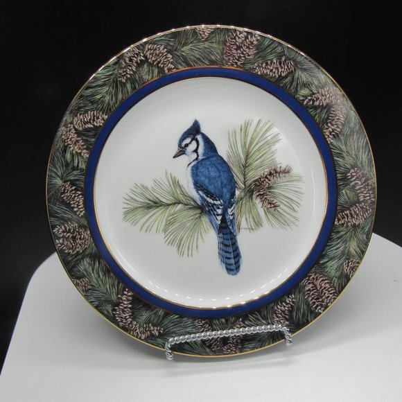 BEAUTIFUL BLUE JAY COLLECTOR PLATE "WHISPERING PINES-BLUE JAY" . - Picture 1 of 7